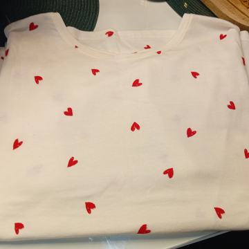 MAJICA NA SRCETA vel.XL - NOVO