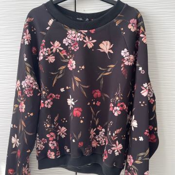 bershka majica pulover m/s