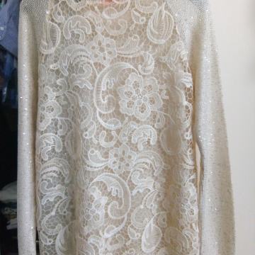 Bež majica sa čipkom na leđima