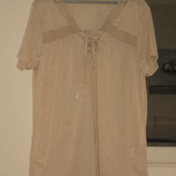 BEŽ MAJICA VEL. L - NOVO