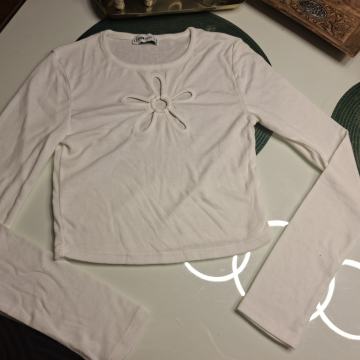 BIJELA MAJICA DUGI RUKAV U VEL. XS i M - NOVO