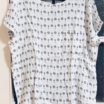 Bijela majica s ključićima