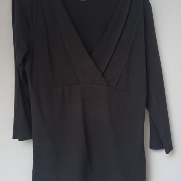 Crna dekoltirana majica HM 38