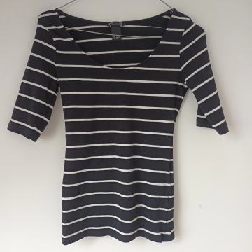 Crna majica na pruge HM 34 novo