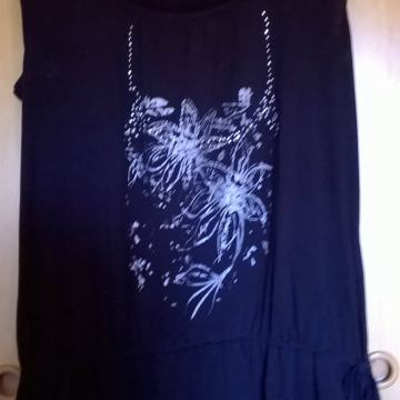 CRNA MAJICA-TUNIKA . VEL.40