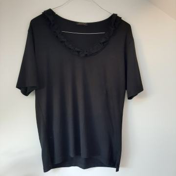 Crna majica volani viskoza 38 40