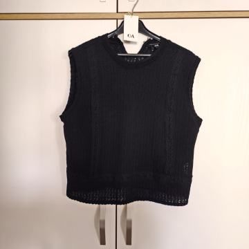 Crna nova ženska majica - čipkasto rupičasti prsluk C&A broj  L