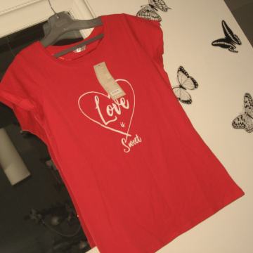 CRVENA MAJICA VEL. M - NOVO