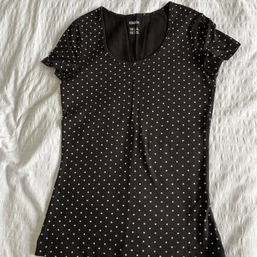 Esmara crna majica na bijele točkice