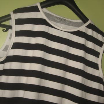 HENNES MAJICA NA PRUGE VEL. L