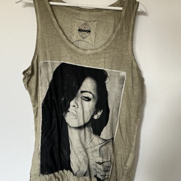 Majica sa naramenicama  vl.M / RASPRODAJA