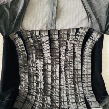 Korzet M top crni D&G look-  baršun i prozirni rukav NOVO