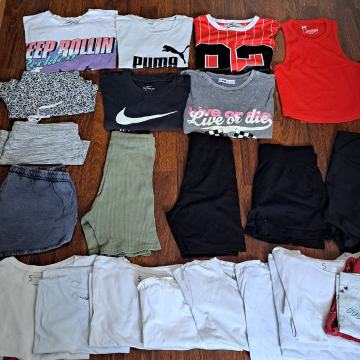 Kratke hlače i majice vel.S, sve za 20 €