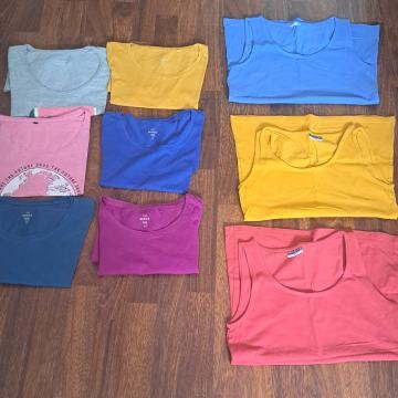 Kratke majice vel.S/M, sve za 15€