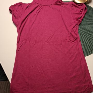 LJUBIČASTA FUKSIJA  MAJICA VEL. S/M - NOVO