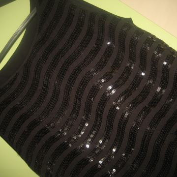 CRNA ŠLJOKIČASTA MAJICA VEL. 38,40,42