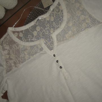 BIJELA MAJICA S ČIPKANIM DETALJIMA VEL. M NOVO