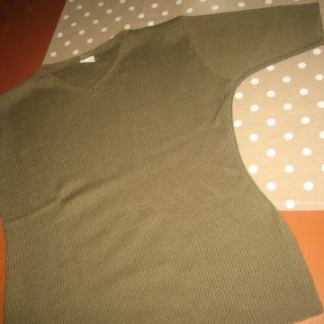 MASLINASTO ZELENA MAJICA VEL. 40 NOVO