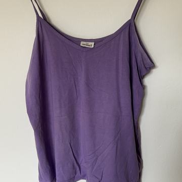 Ljubičasta majica sa naramenicama vl.XXL