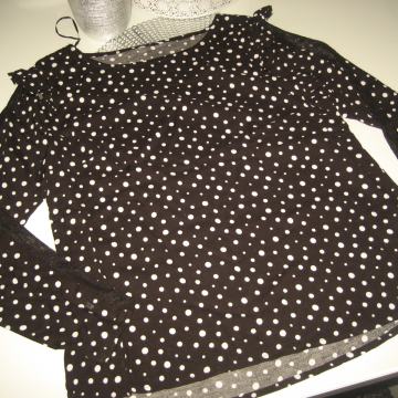 CRNA MAJICA - BLUZA NA BIJELE TOČKE VEL. 40 - NOVO