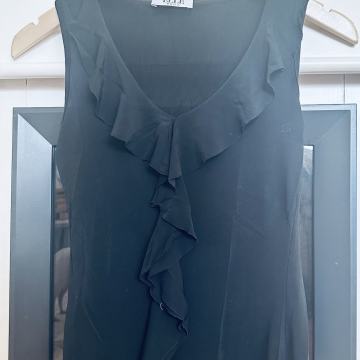 Majica crna s volanom