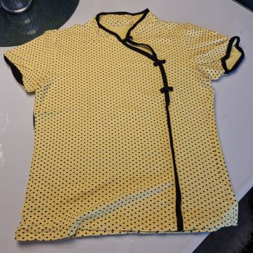 ŽUTA MAJICA VEL. 40  - NOVO