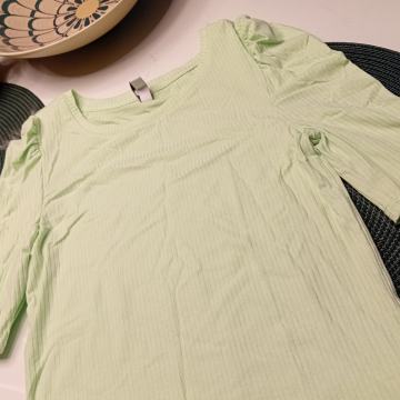 MINT ZELENA MAJICA S PUF RUKAVIMA VEL. XS - NOVO