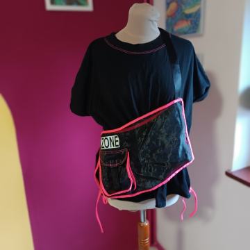 NEOBIČNA MAJICA S TORBICOM 40