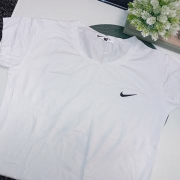 NIKE bijela majica vel L/XL - NOVO