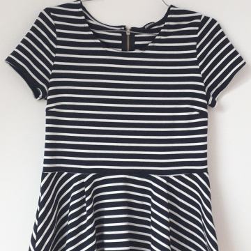 Plava peplum majica na bijele pruge 36