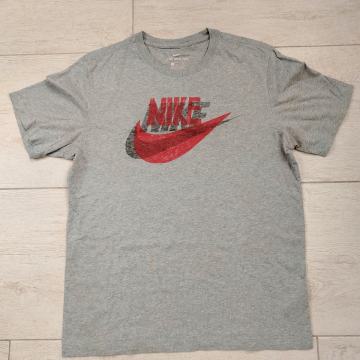 Rabljena Nike majica kratkih rukava veličine M