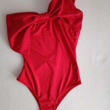 Shein crveni bodi na jedno rame