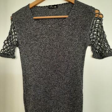 Svečana majica od srebrnog lamea.