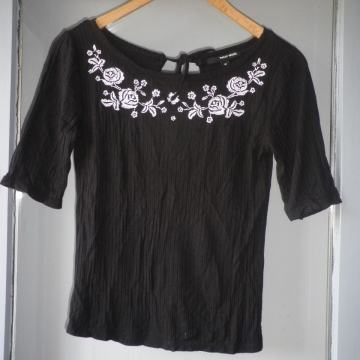 TALLY WEIJL - ŽENSKA LAGANA PAMUČNA MAJICA 34 / 36 S