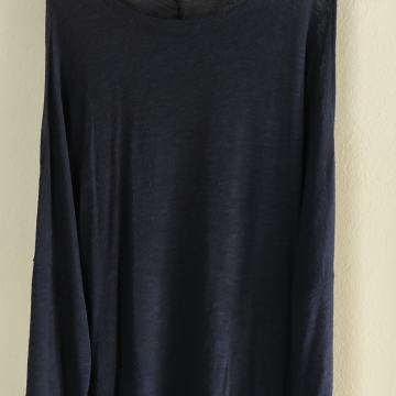 Tamno plava otvorena ramena majica vl.M  /TOTALNA ČISTKA