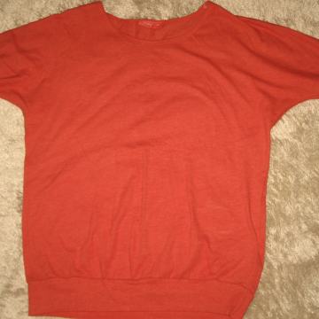 MAJICA VEL. 40  NOVO