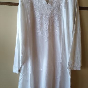 Ženska bijela tunika vez i šljokice Novo