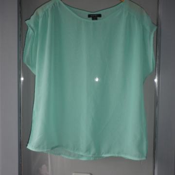 ŽENSKA LAGANA LJETNA MAJICA 38 / 40 M