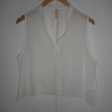 ŽENSKA LAGANA LJETNA MAJICA / TOP 38 - 40 M