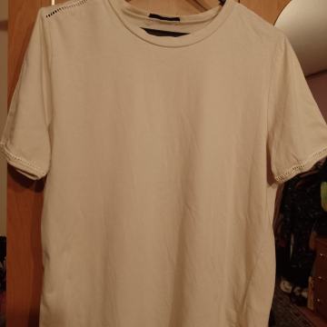 Zenska majica s kratkim rukavima. Vel . M . SINSAY