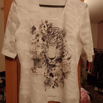 Zenska majica s kratkim rukavima. Vel . M