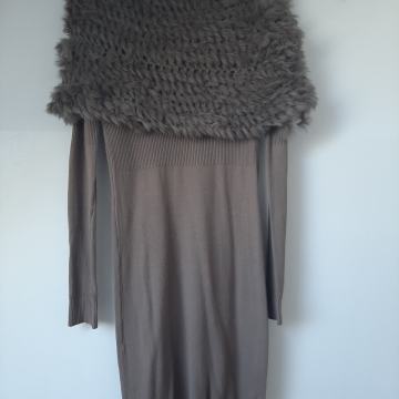 Zimska haljina sa stolom od zečjeg krzna