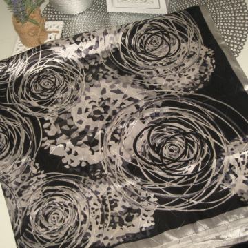 CRNO - BIJELA MARAMA 90 X 90 cm - NOVO