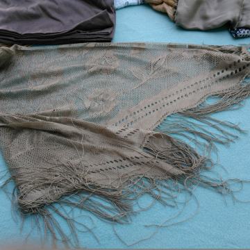 Ljetni trokut šal od konca, krem boje