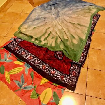 Lot velikih pašmina, marama ili posebno