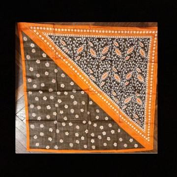 Marama narančasto smeđa cvjetići 62 cm x 63 cm