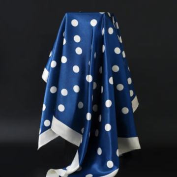 PLAVA MARAMA NA BIJELE TOČKICE 90x90 cm - NOVO