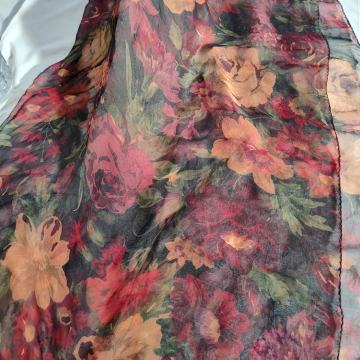 Prekrasna ženska marama