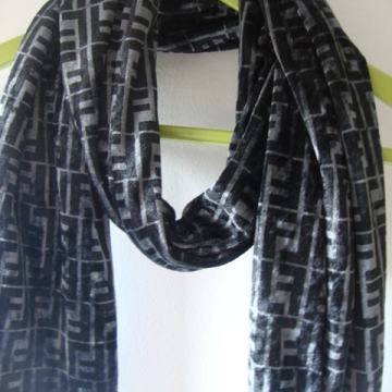 Sivo-crni plišani šal/marama