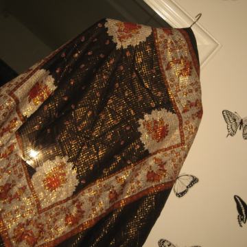 SMEĐE-NARANČASTA MARAMA S ZLATNIM NITIMA